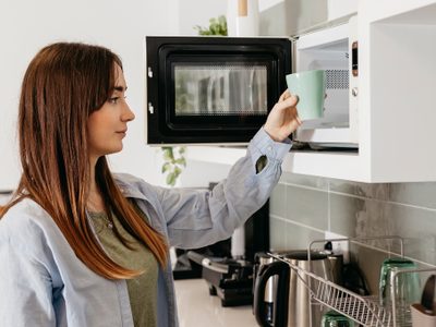 ESTOS son los 3 mejores tips para limpiar el horno de microondas fácil y rápido